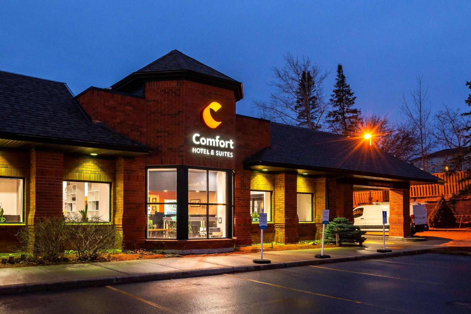 Comfort Hotel & Suites Peterborough Exterior foto